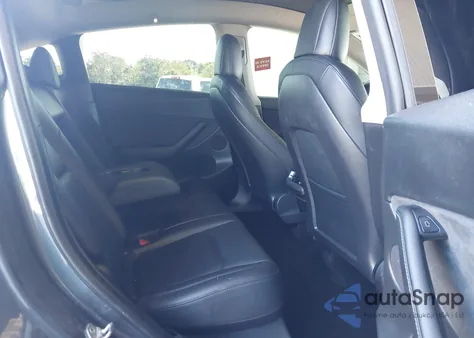 2022 Tesla Model Y Performance Dual Motor All-Wheel Drive z USA, uszkodzony, nr VIN 7SAYGDEF1NF463697